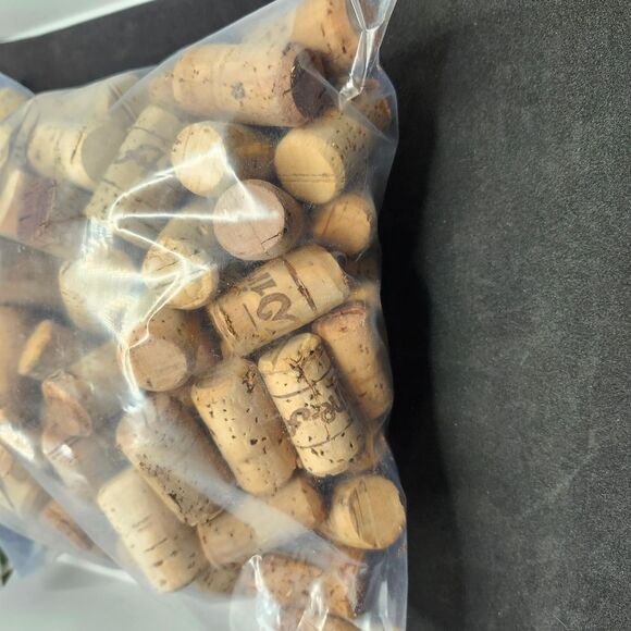 Wine corks for making crafts Gallon size bag full - Picture 1 of 7